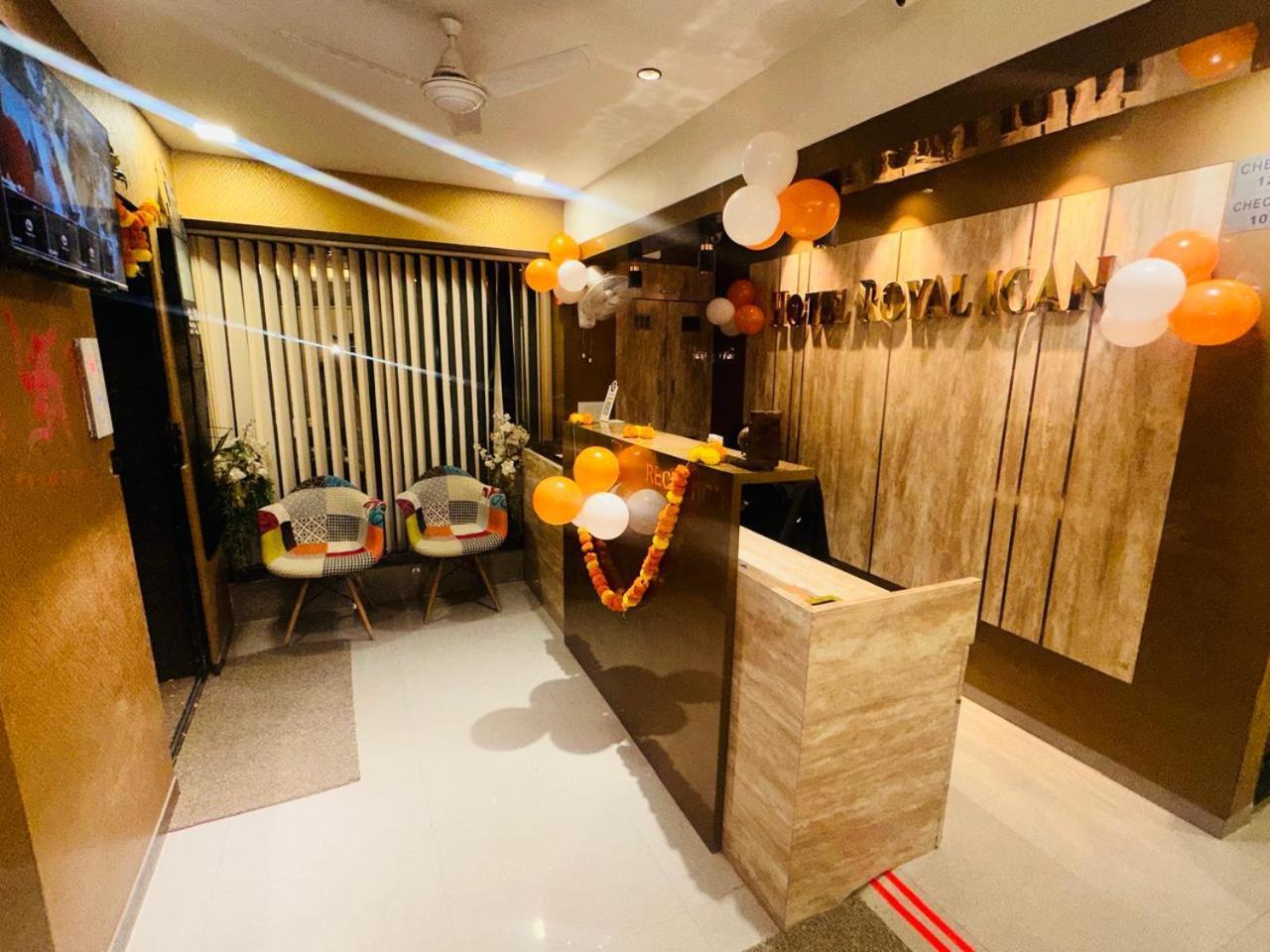 Hotel Royal Ican Sindhubhavan Road アーメダバード エクステリア 写真