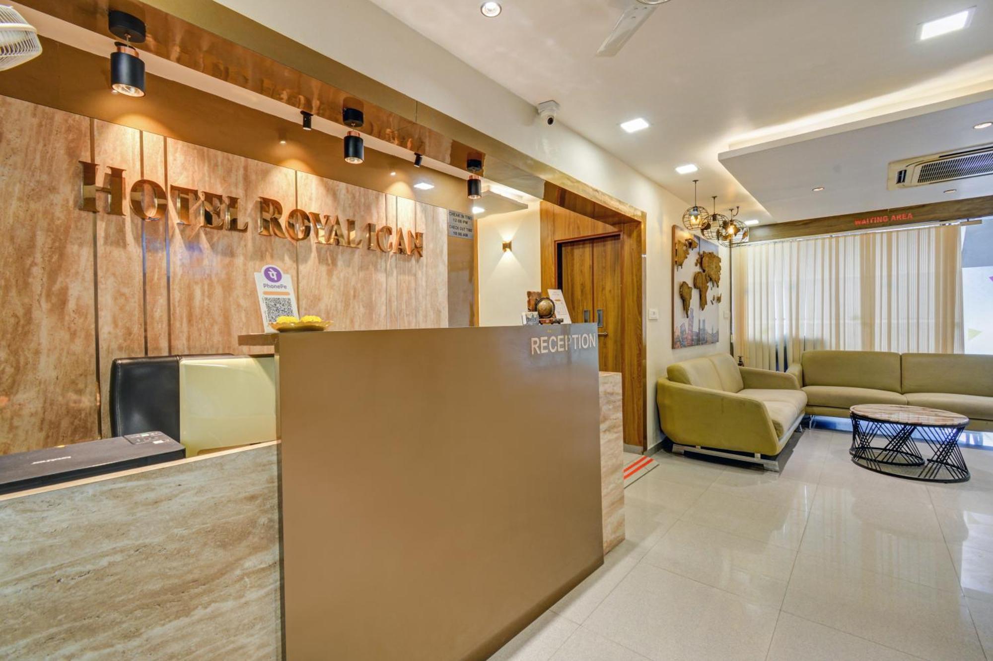 Hotel Royal Ican Sindhubhavan Road アーメダバード エクステリア 写真