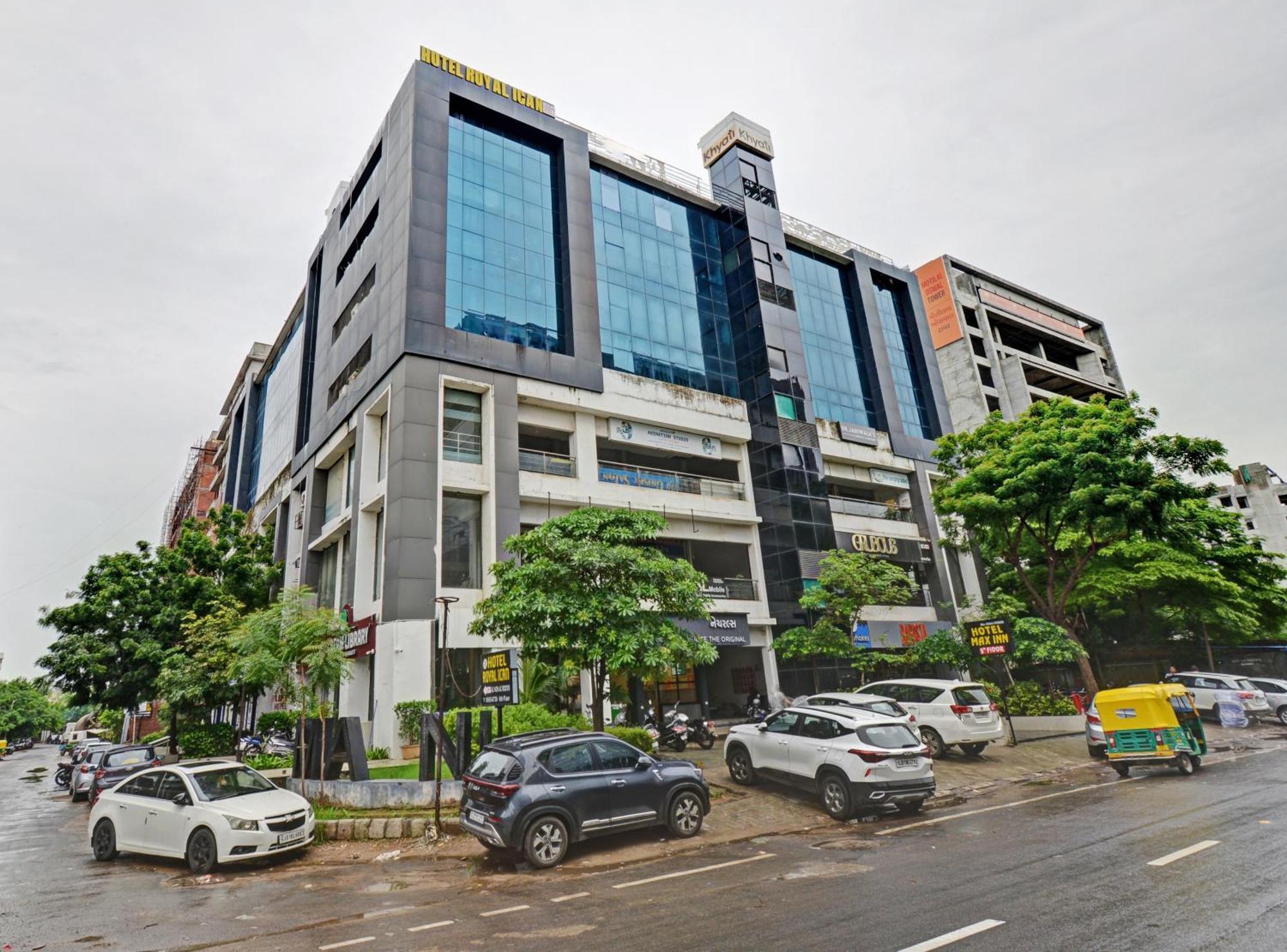 Hotel Royal Ican Sindhubhavan Road アーメダバード エクステリア 写真